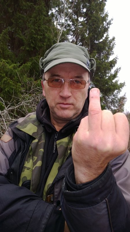 Игорь Варнава с пальцем2.jpg
