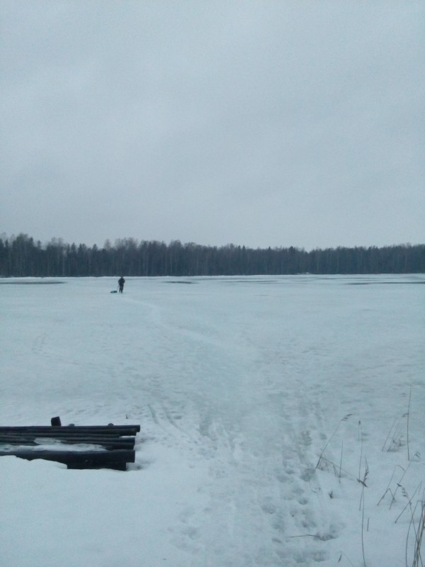 Александр ломанулся на старые лунки